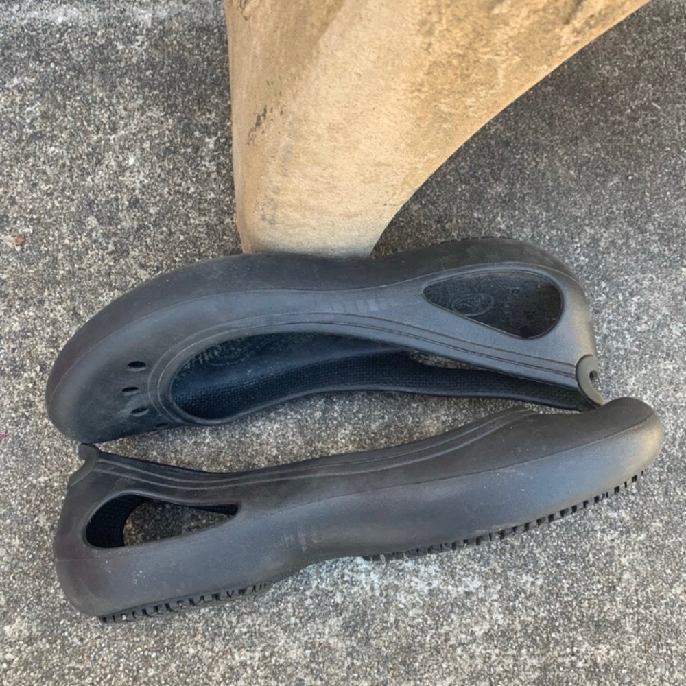 BLACK CROCS SLIP ON, BALLET FLATS, SIZE 10 - Picture 5 of 6